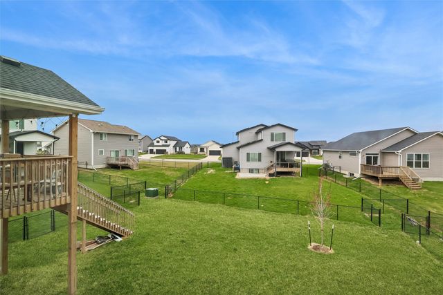 706 NE Country Meadow Drive, Ankeny, IA 50021