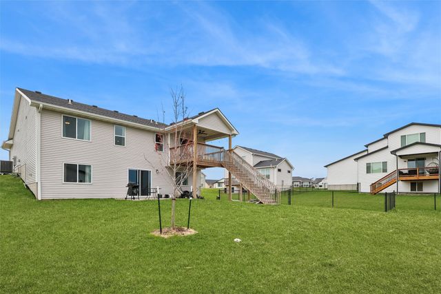 706 NE Country Meadow Drive, Ankeny, IA 50021