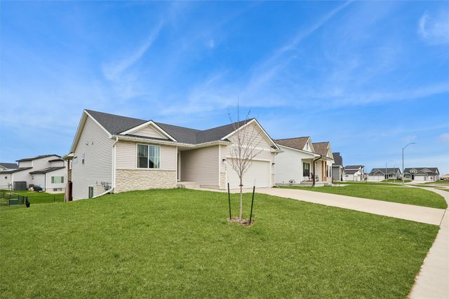 706 NE Country Meadow Drive, Ankeny, IA 50021