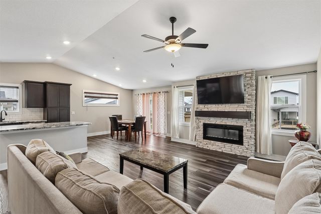 706 NE Country Meadow Drive, Ankeny, IA 50021