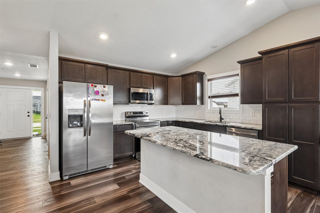 706 NE Country Meadow Drive, Ankeny, IA 50021