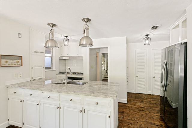 2212 Lipscomb Street, Fort Worth, TX 76110