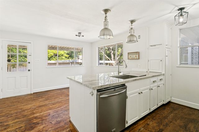 2212 Lipscomb Street, Fort Worth, TX 76110