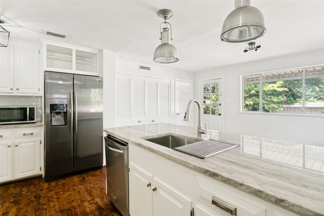 2212 Lipscomb Street, Fort Worth, TX 76110