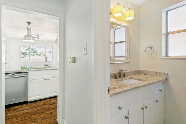 2212 Lipscomb Street, Fort Worth, TX 76110