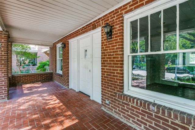 2212 Lipscomb Street, Fort Worth, TX 76110