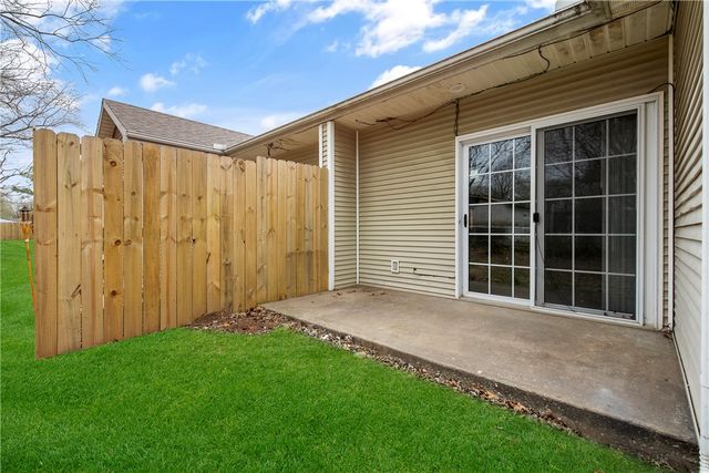 605 N 7Th Street, Rogers, AR 72756