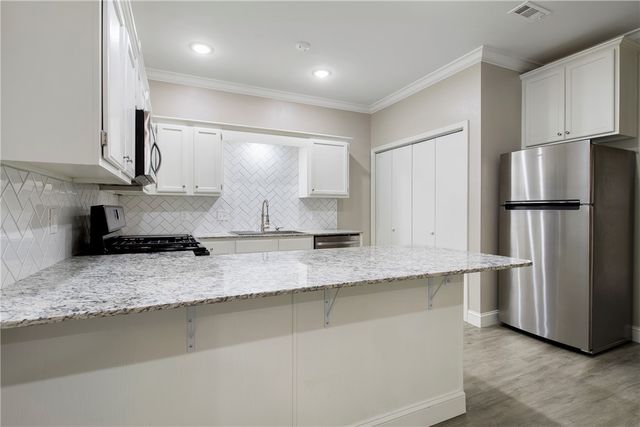 605 N 7Th Street, Rogers, AR 72756