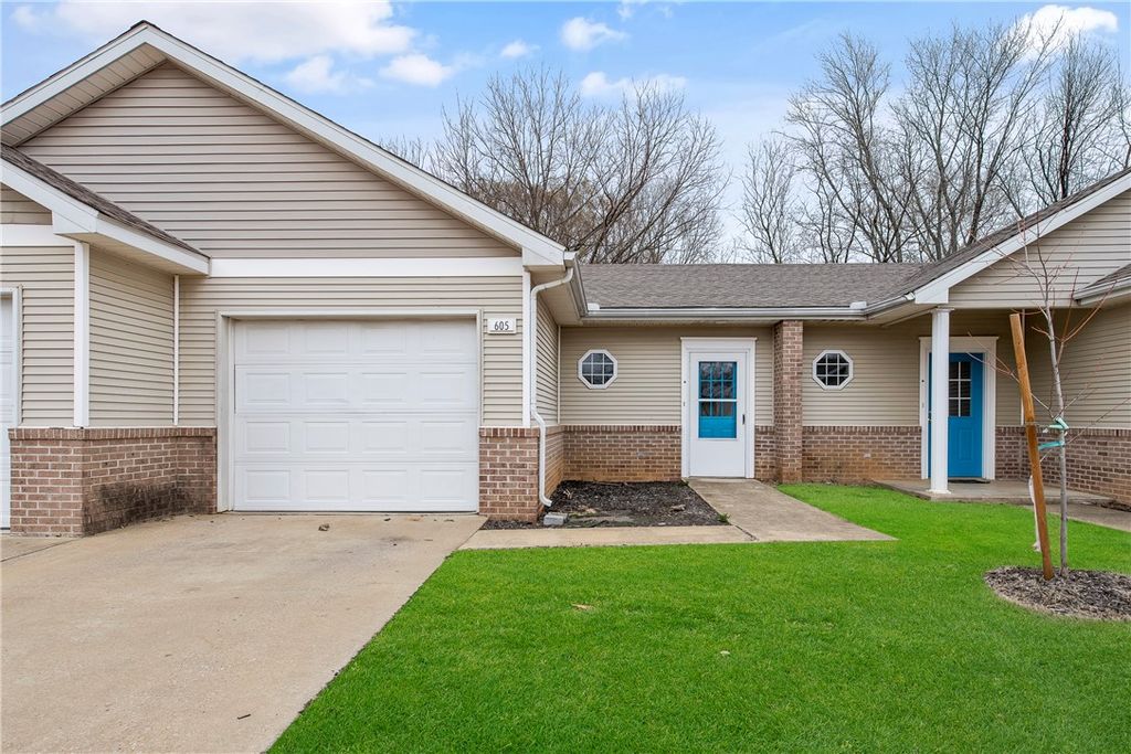 605 N 7Th Street, Rogers, AR 72756