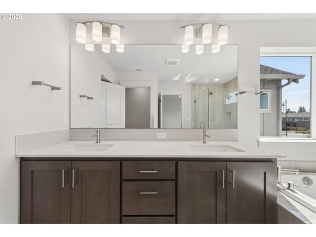 8533 Se Crescent Dr, Hillsboro, OR 97123