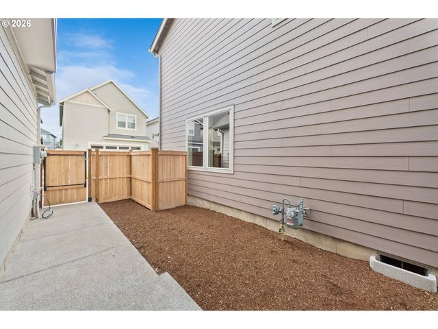 8533 Se Crescent Dr, Hillsboro, OR 97123