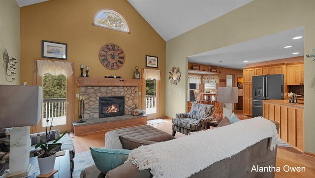 18443 Iroquois Drive, Spring Lake, MI 49456
