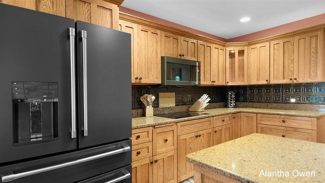 18443 Iroquois Drive, Spring Lake, MI 49456