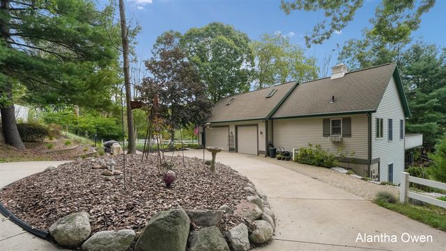 18443 Iroquois Drive, Spring Lake, MI 49456