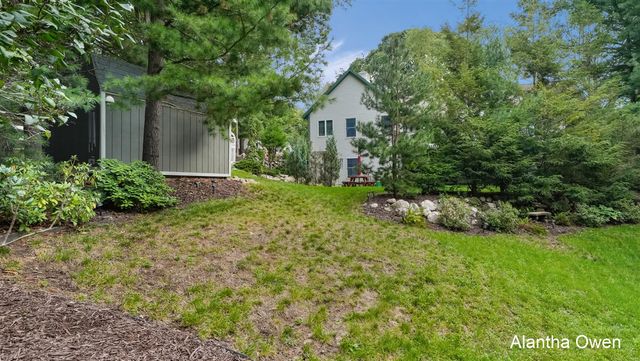 18443 Iroquois Drive, Spring Lake, MI 49456