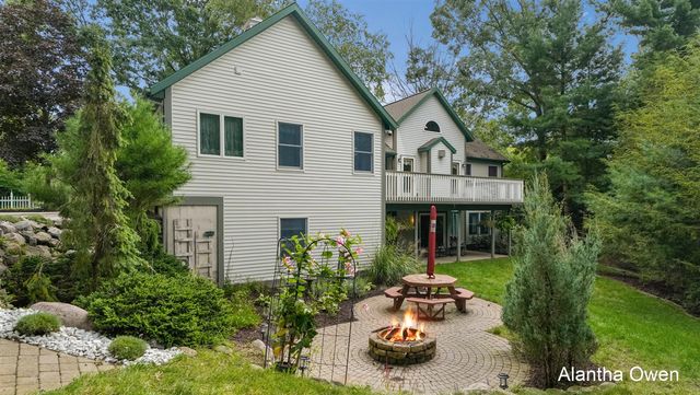 18443 Iroquois Drive, Spring Lake, MI 49456