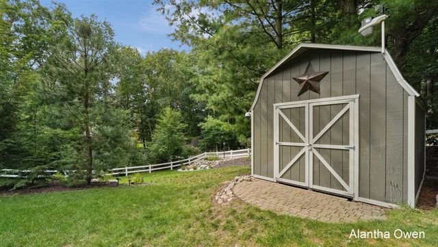18443 Iroquois Drive, Spring Lake, MI 49456