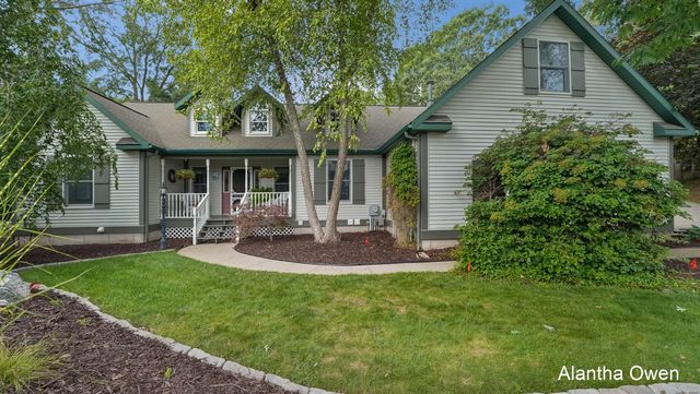 18443 Iroquois Drive, Spring Lake, MI 49456