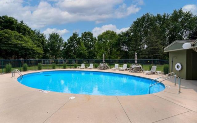 1235 W NICOLET CIRCLE, Appleton, WI 54914