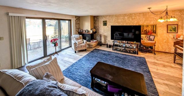 1235 W NICOLET CIRCLE, Appleton, WI 54914