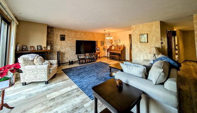 1235 W NICOLET CIRCLE, Appleton, WI 54914