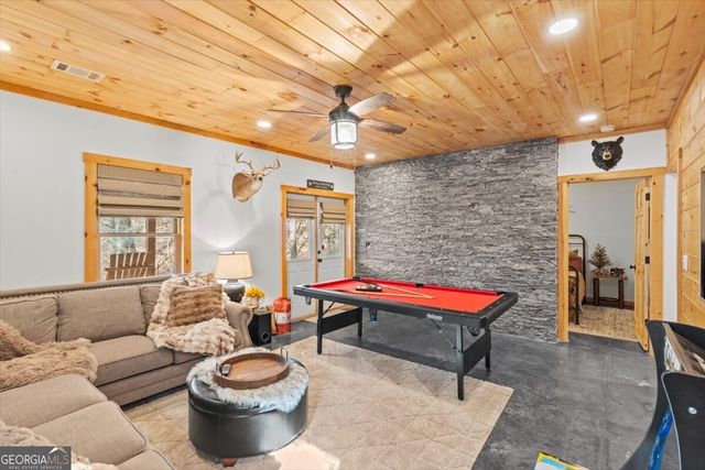 61 Grove Lane, Ellijay, GA 30540