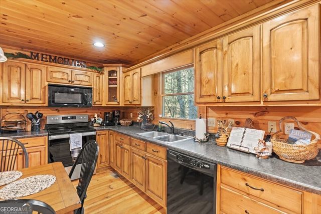 61 Grove Lane, Ellijay, GA 30540