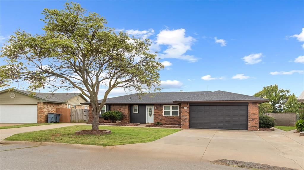 171 Circle Drive, Weatherford, OK 73096