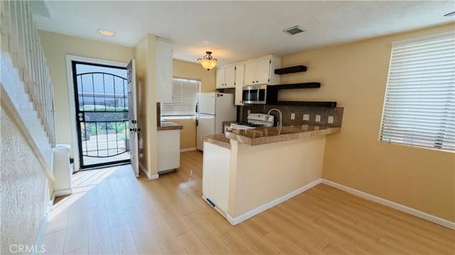 12750 Centralia, Lakewood, CA 90715