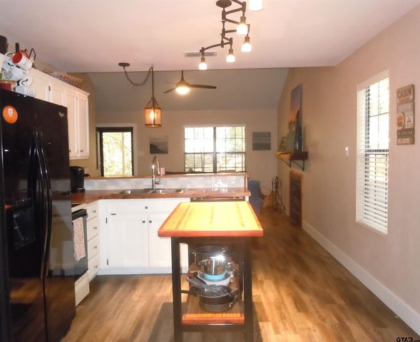 117 Cottonwood Cove, Holly Lake Ranch, TX 75765