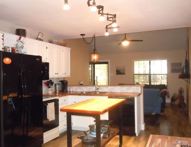 117 Cottonwood Cove, Holly Lake Ranch, TX 75765