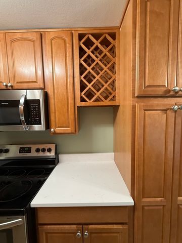 6000 Oakwood Drive 1E, Lisle, IL 60532