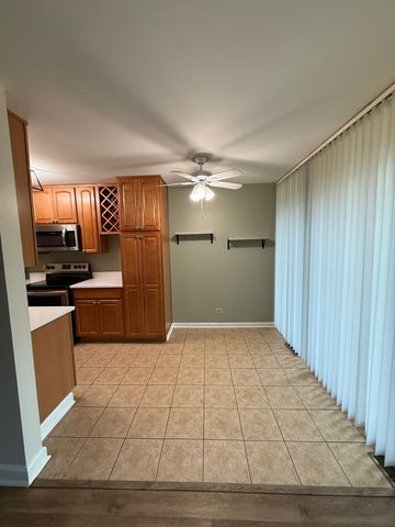 6000 Oakwood Drive 1E, Lisle, IL 60532