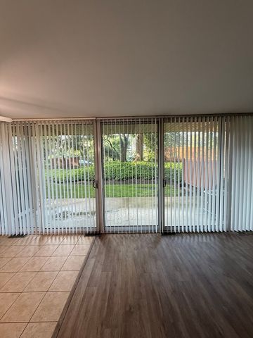6000 Oakwood Drive 1E, Lisle, IL 60532