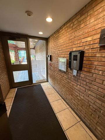 6000 Oakwood Drive 1E, Lisle, IL 60532