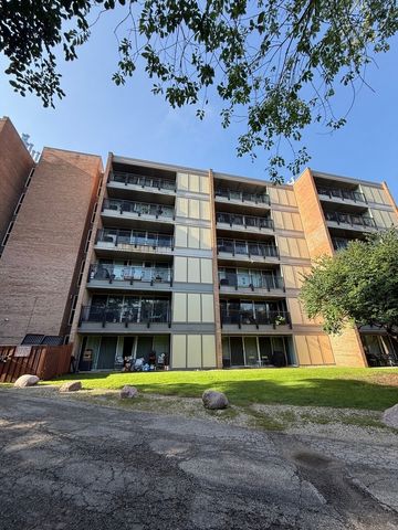 6000 Oakwood Drive 1E, Lisle, IL 60532