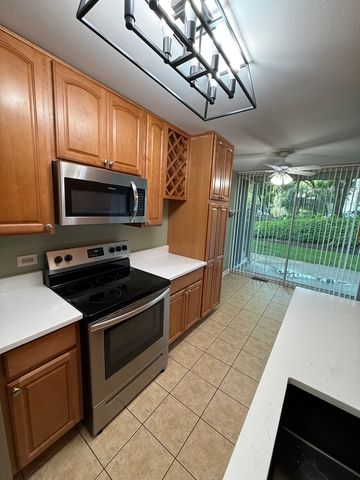 6000 Oakwood Drive 1E, Lisle, IL 60532