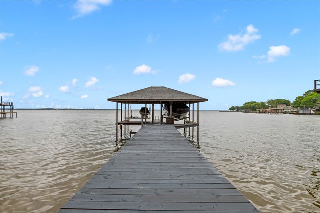 158 Deer Island Road, Mabank, TX 75156