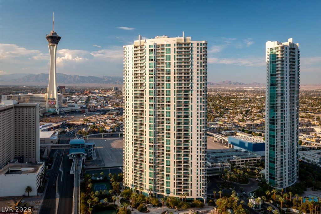222 Karen Avenue 707, Las Vegas, NV 89109 — photo 2