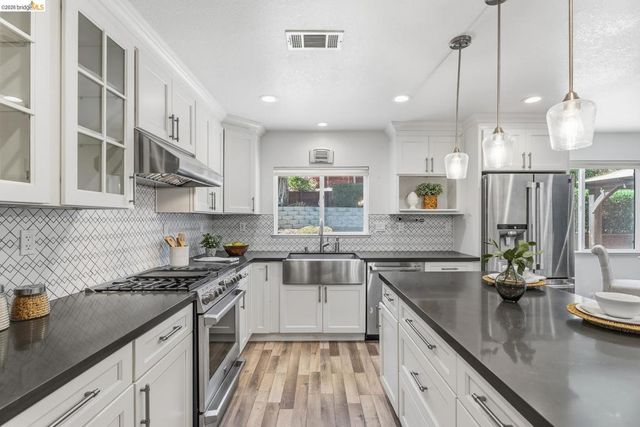2239 Southwest Ct, Martinez, CA 94553