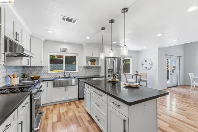 2239 Southwest Ct, Martinez, CA 94553