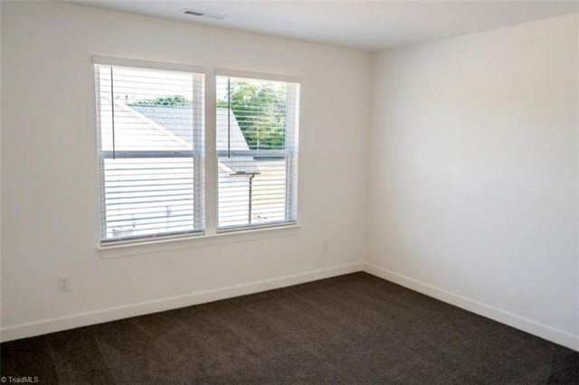 5158 Paramount Road 1062, Pfafftown, NC 27040
