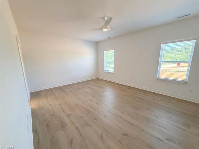 5158 Paramount Road 1062, Pfafftown, NC 27040