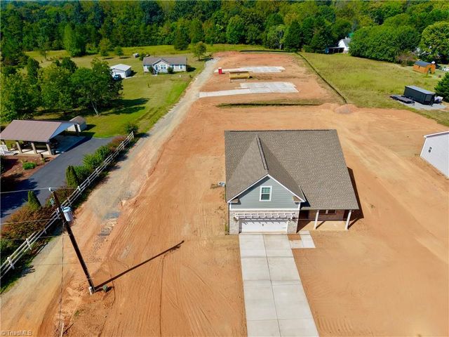 5158 Paramount Road 1062, Pfafftown, NC 27040