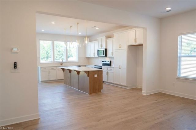 5158 Paramount Road 1062, Pfafftown, NC 27040