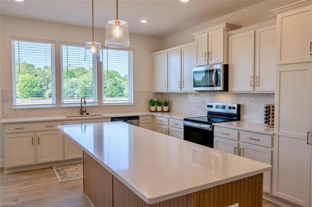 5158 Paramount Road 1062, Pfafftown, NC 27040