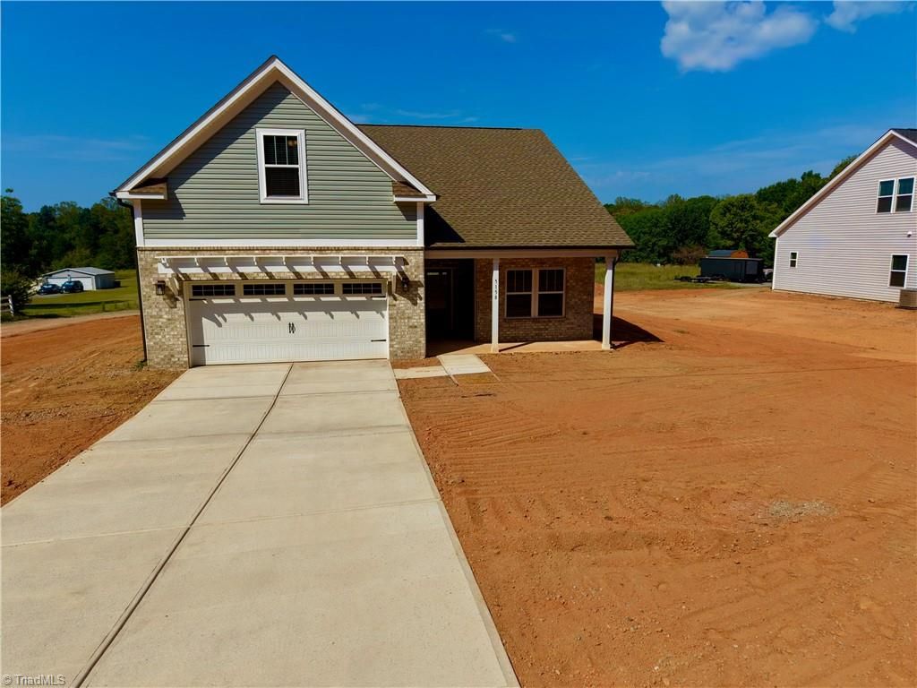 5158 Paramount Road 1062, Pfafftown, NC 27040