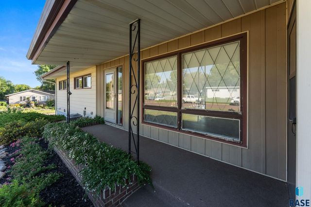 202 S Detroit Ave Avenue, Sioux Falls, SD 57110