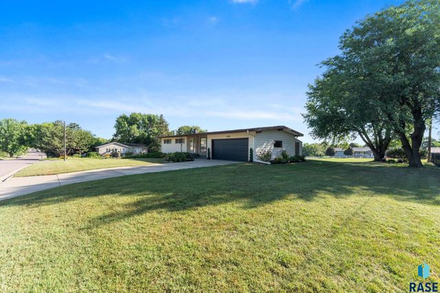 202 S Detroit Ave Avenue, Sioux Falls, SD 57110