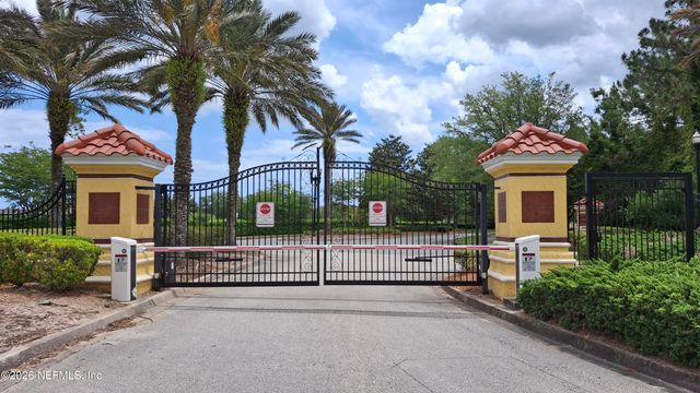 8555 LITTLE SWIFT Circle 32A, Jacksonville, FL 32256